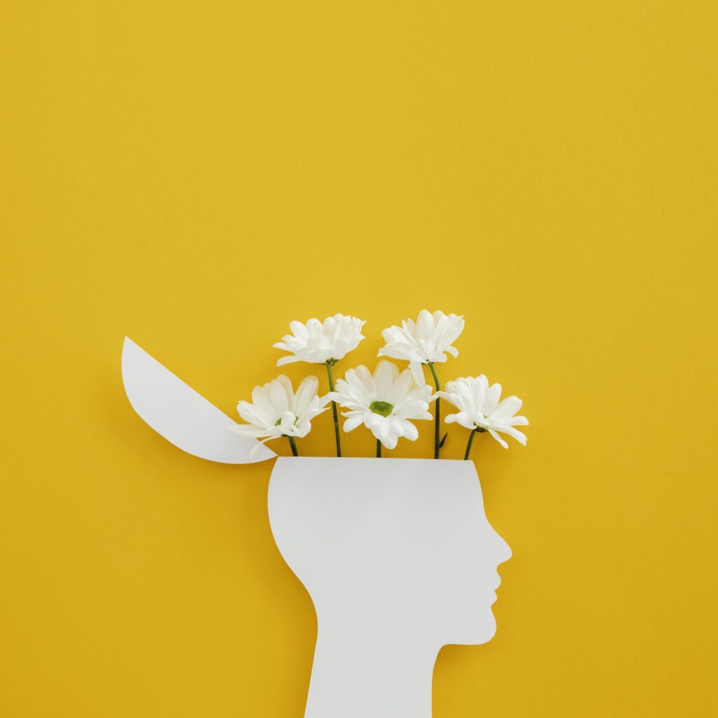 Freepik imagem: flores desabrochando na mente.